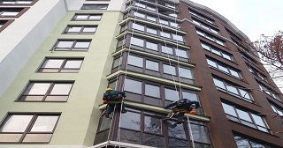Установка крыши на балкон Великий Устюг цена от 1039 руб. м/2.